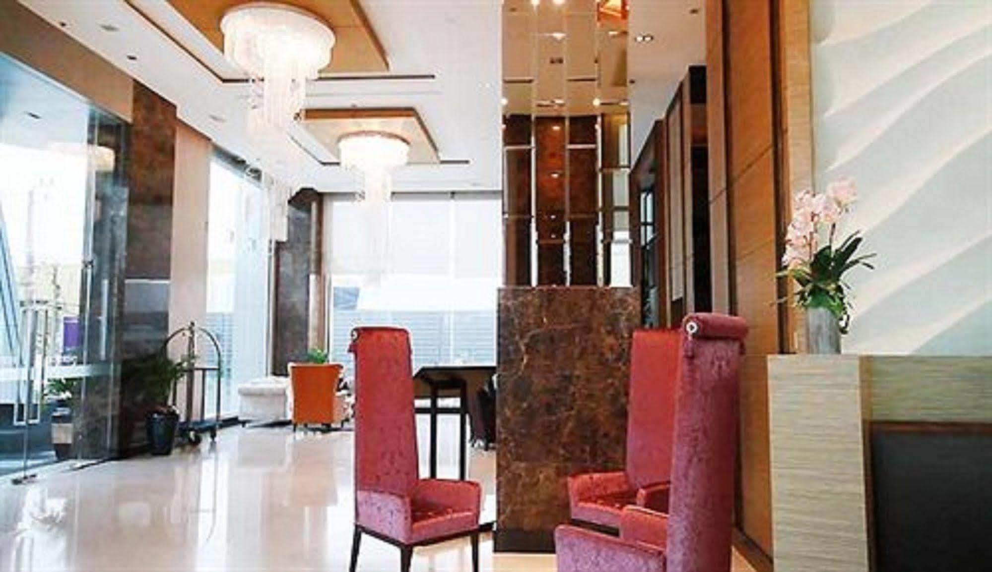 Hotel Lumen Bangkok Srinakarin Extérieur photo