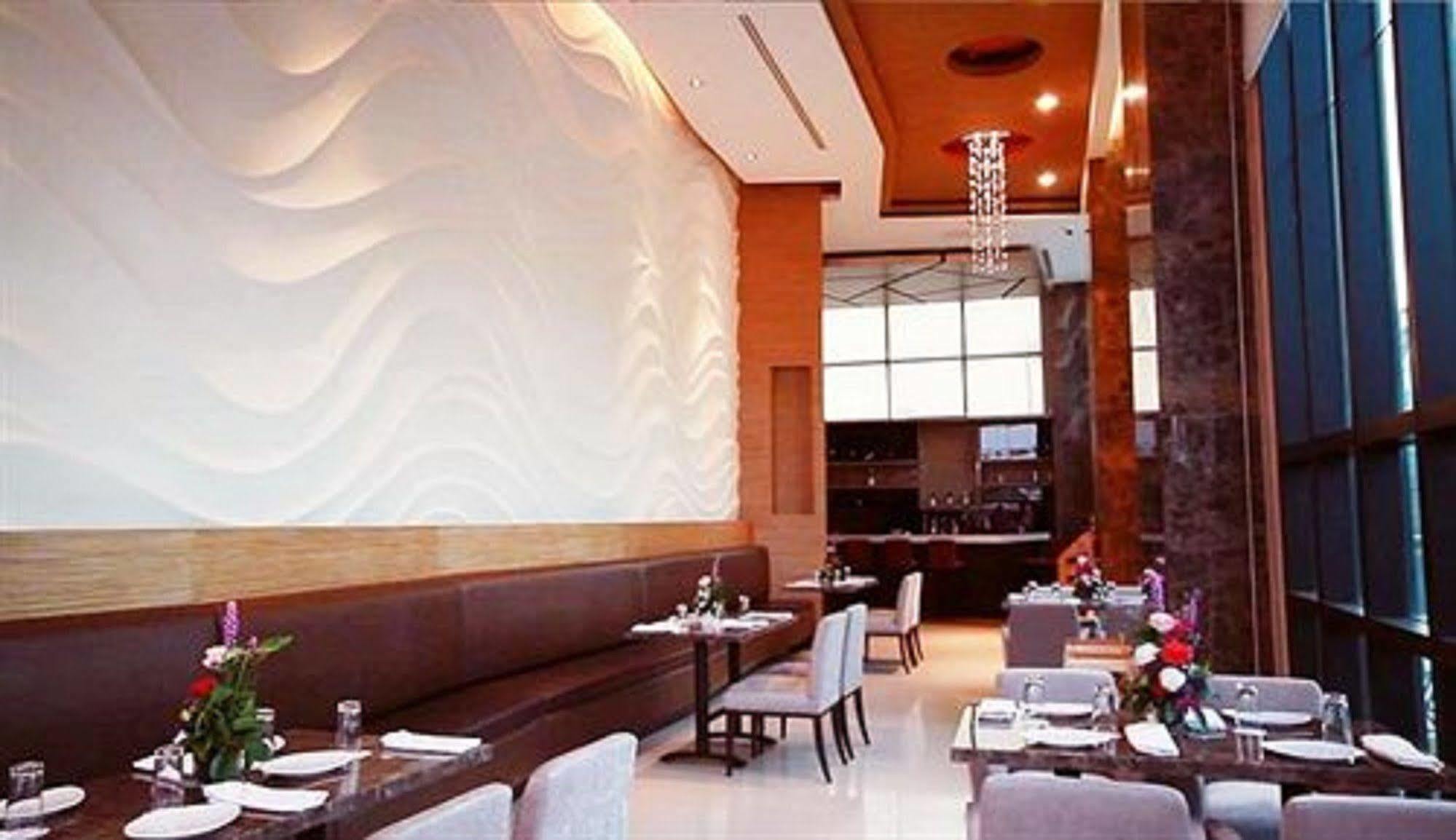 Hotel Lumen Bangkok Srinakarin Extérieur photo