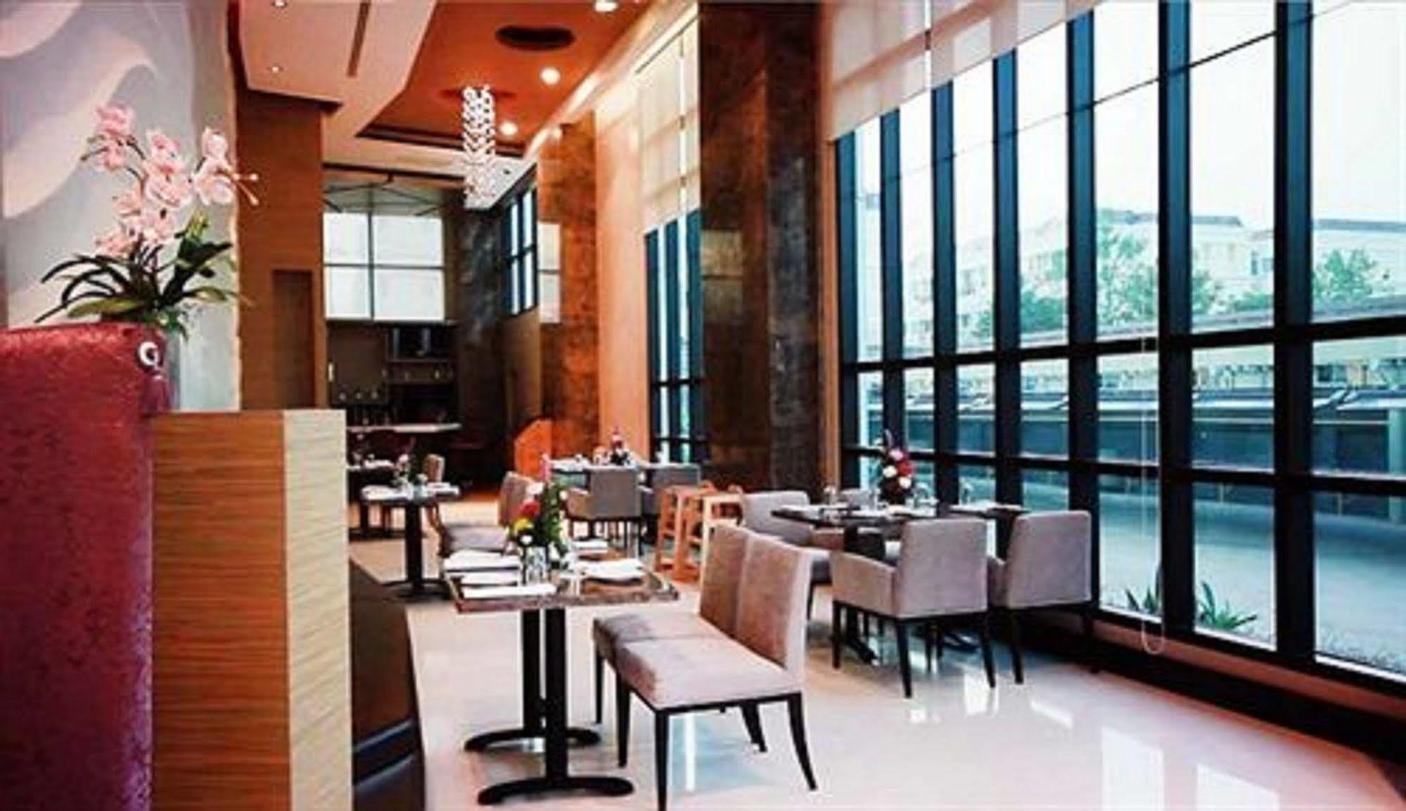 Hotel Lumen Bangkok Srinakarin Extérieur photo