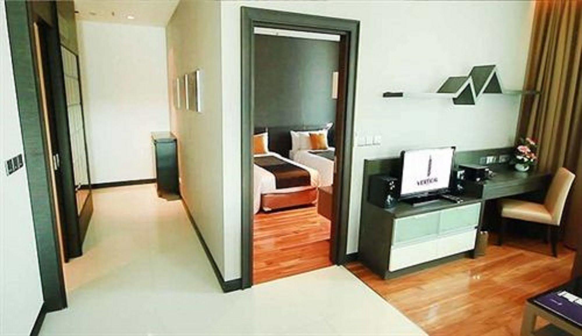 Hotel Lumen Bangkok Srinakarin Extérieur photo