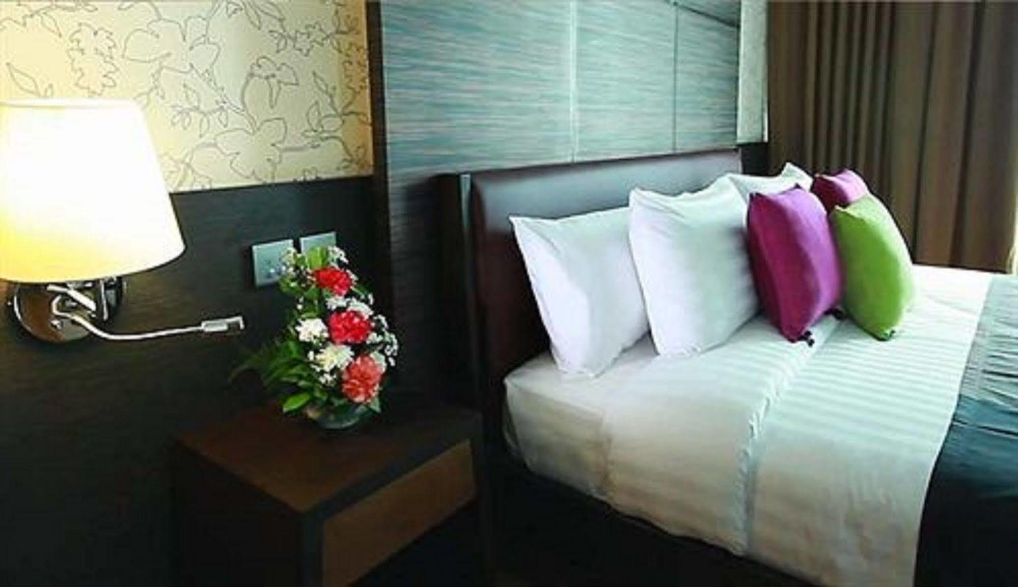 Hotel Lumen Bangkok Srinakarin Extérieur photo